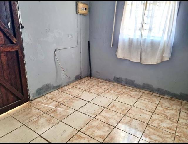 2 BEDROOM PROPERTY TO RENT IN LENASIA SOUTH